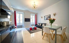Lusso 5 Beds Central Apartment
